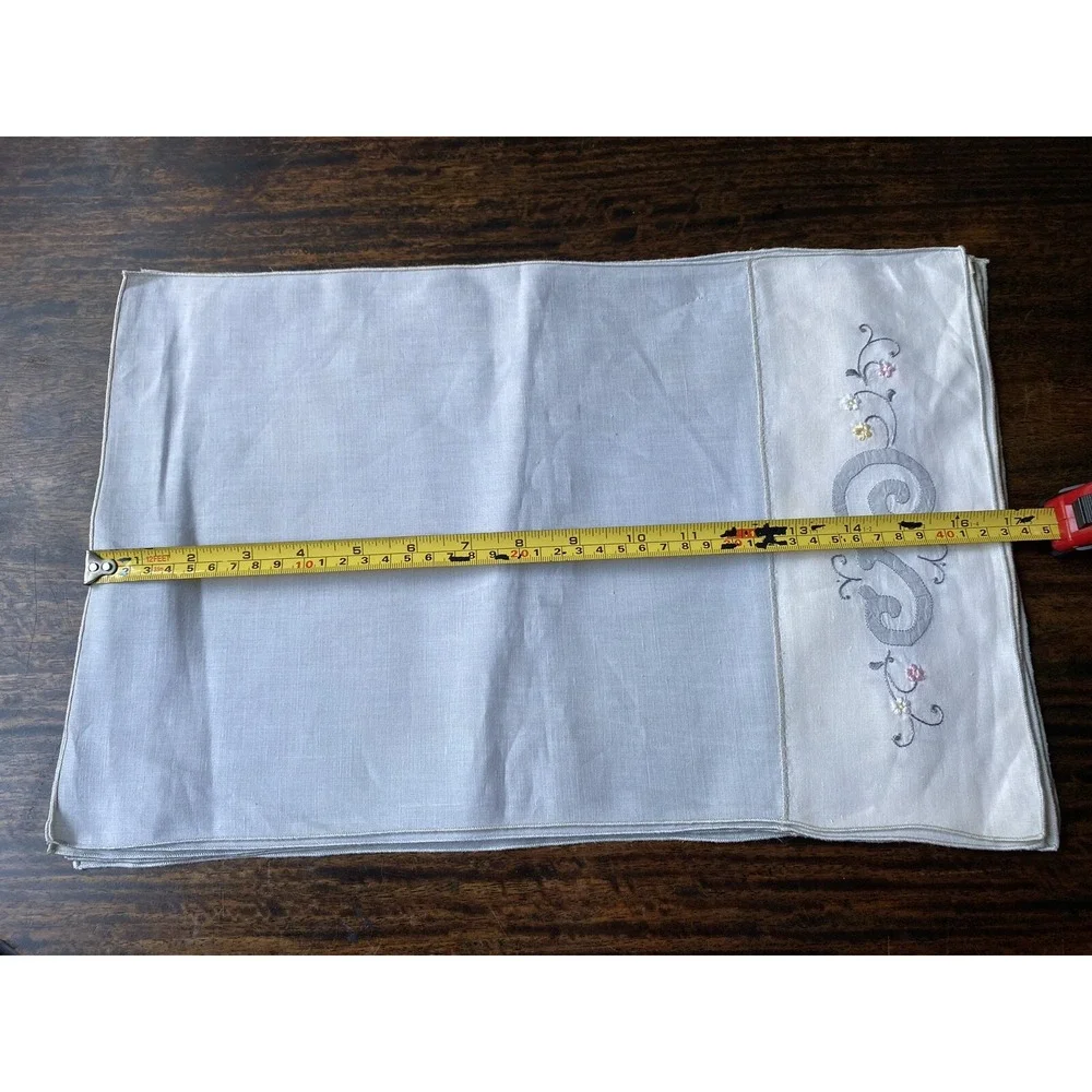 2 VNTG Rare 100% Linen Flowers Embroidered PlaceMats Sky Blue/White Elegant New